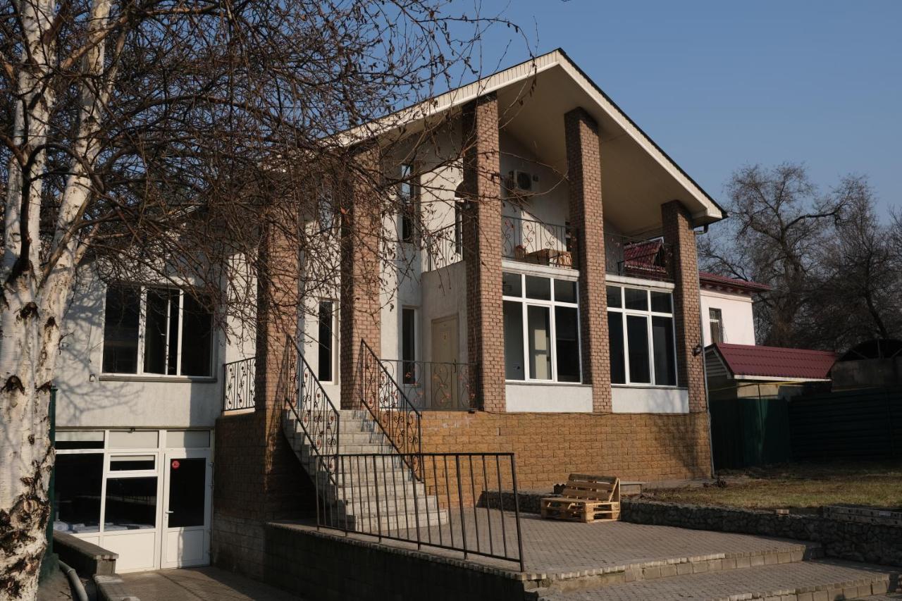 Wanderlust Hostel Riverside Almaty Exterior photo