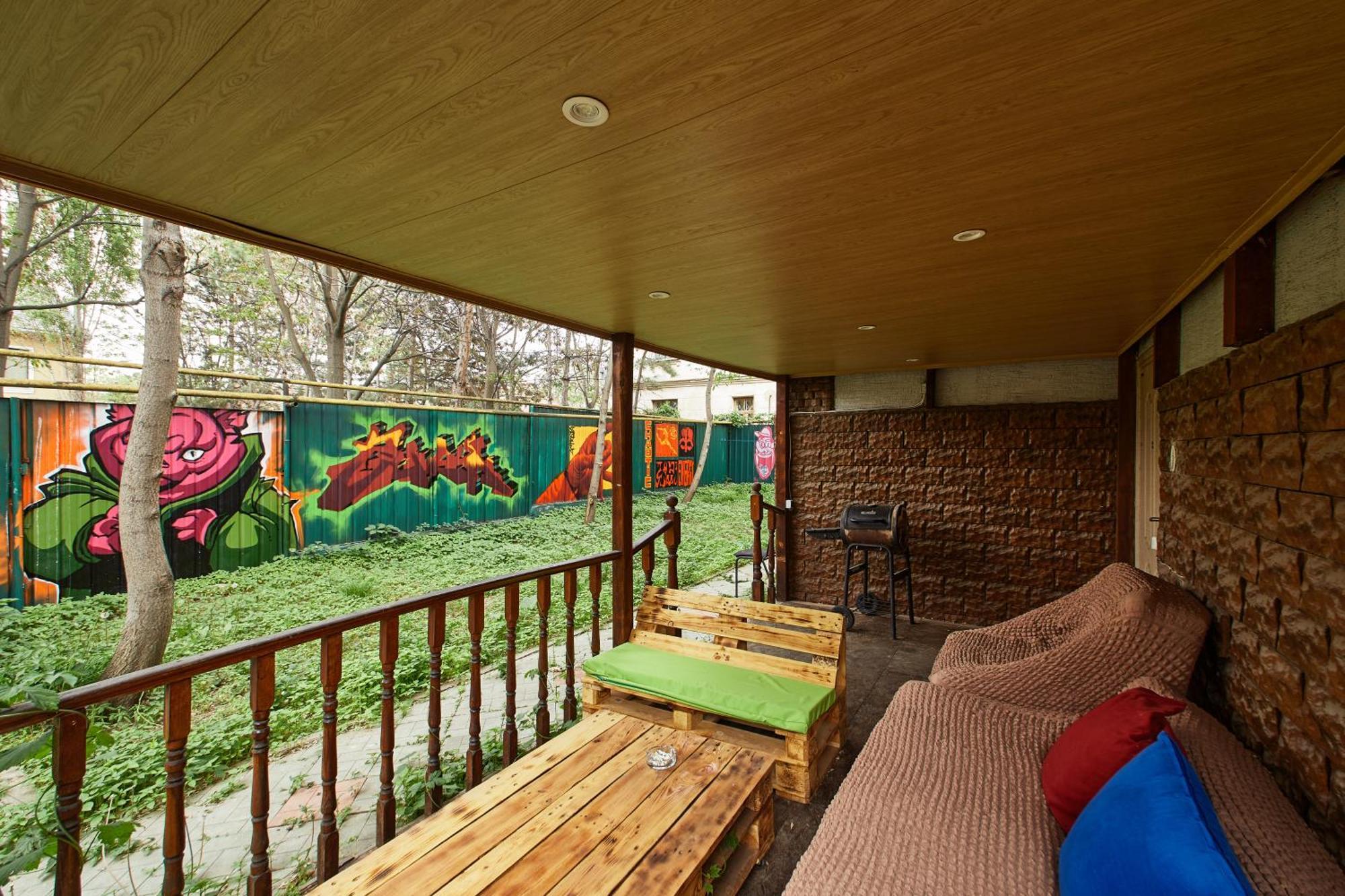 Wanderlust Hostel Riverside Almaty Exterior photo