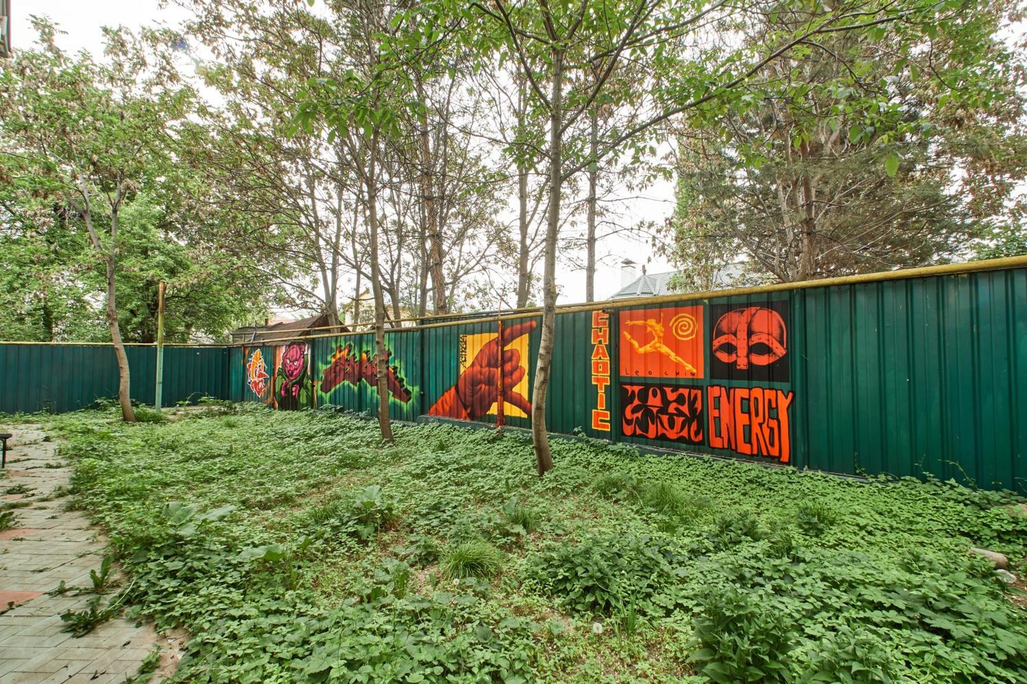 Wanderlust Hostel Riverside Almaty Exterior photo