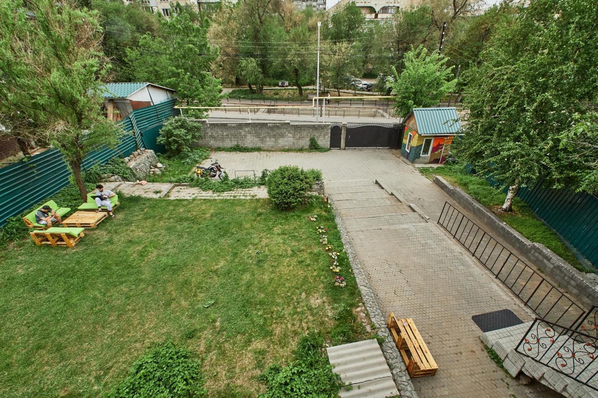 Wanderlust Hostel Riverside Almaty Exterior photo