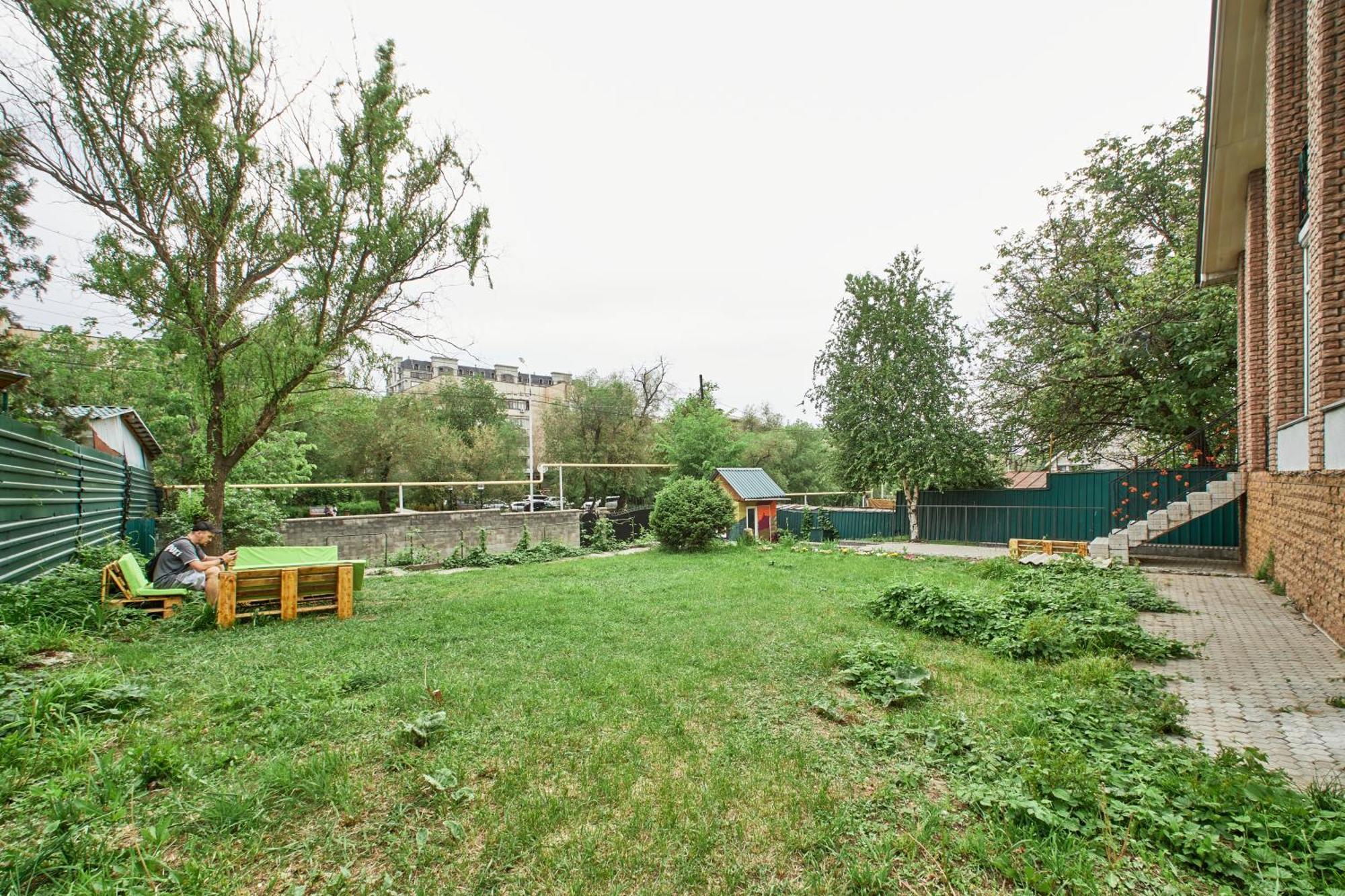 Wanderlust Hostel Riverside Almaty Exterior photo