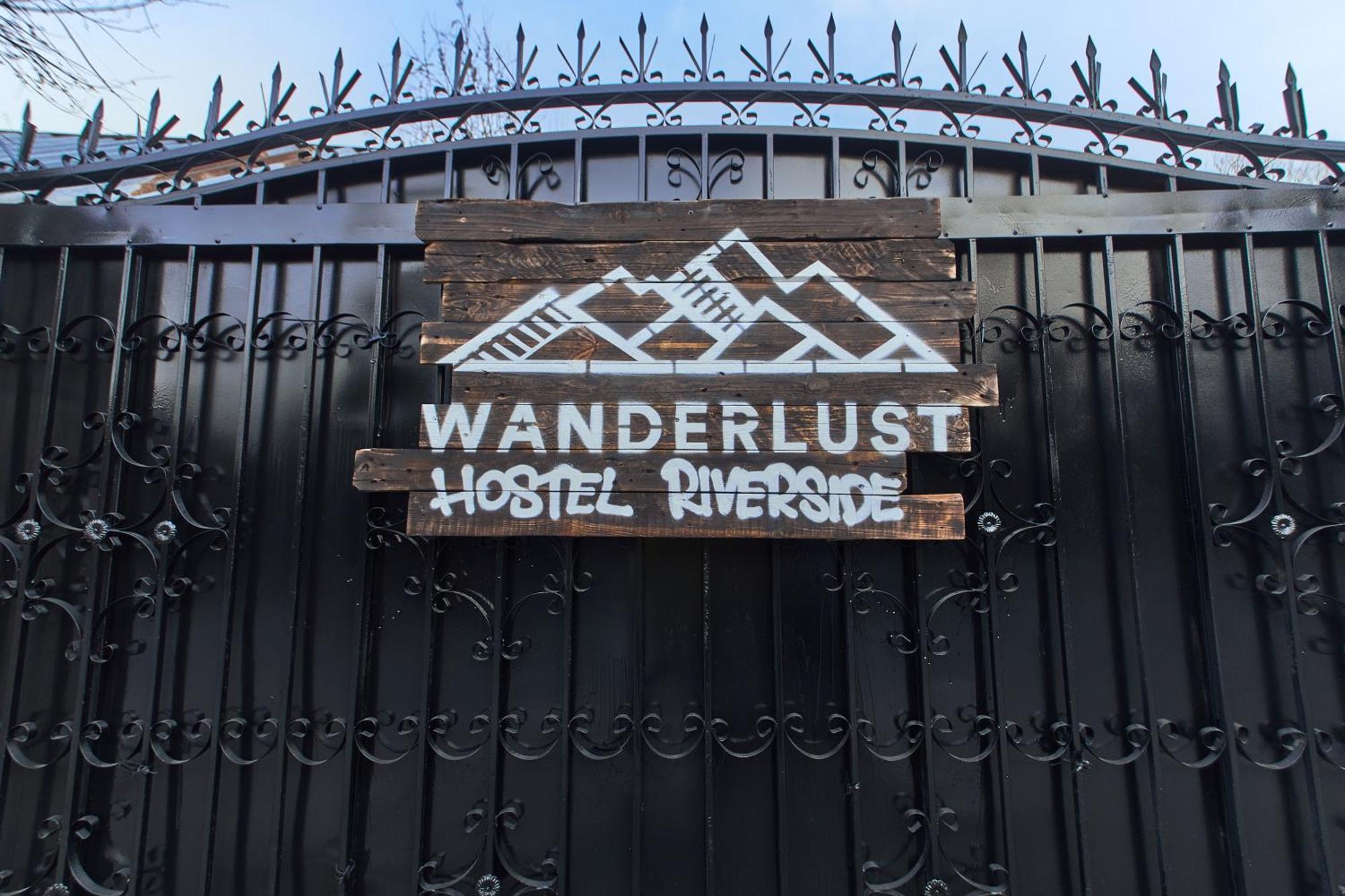 Wanderlust Hostel Riverside Almaty Exterior photo