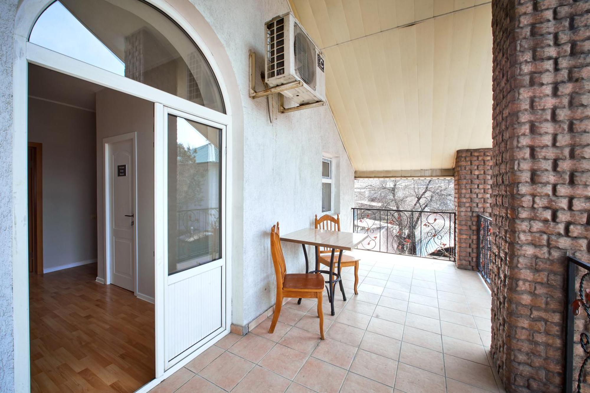 Wanderlust Hostel Riverside Almaty Exterior photo